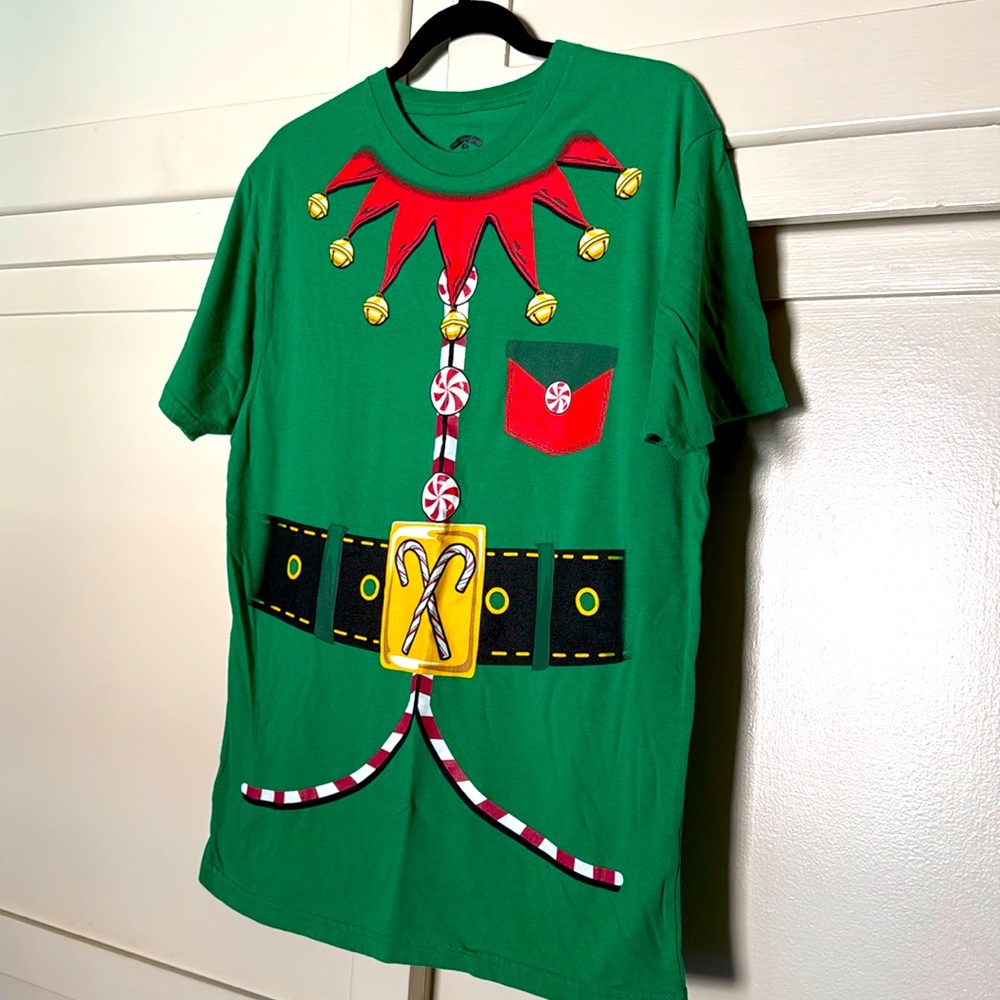 CHRISTMAS 🎄 ELF🎄 GREEN SHORT SLEEVE SHIRT SIZE MEDIUM (38-40) 🌟EUC🌟
